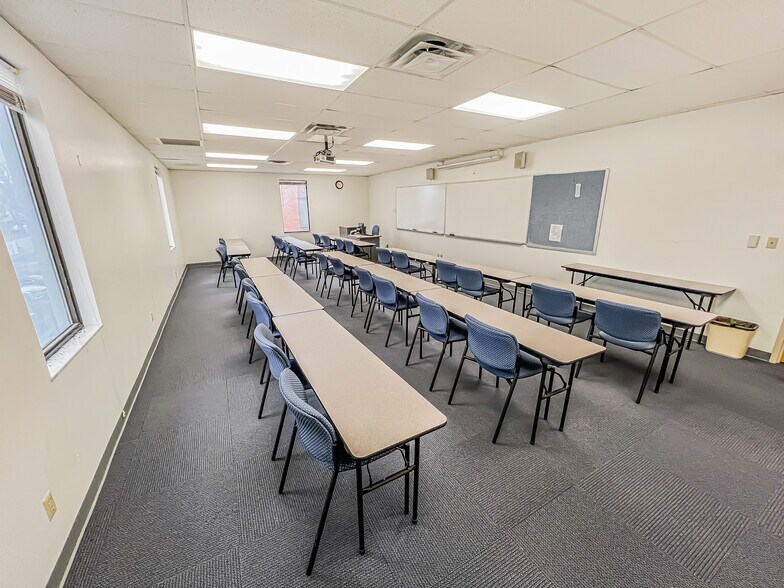 More Photos Of 4411 Woodson Rd, Saint Louis Office For Lease