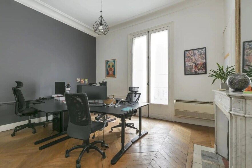 More Photos Of 51 Rue Jean-Jacques Rousseau, Paris Office For Sale