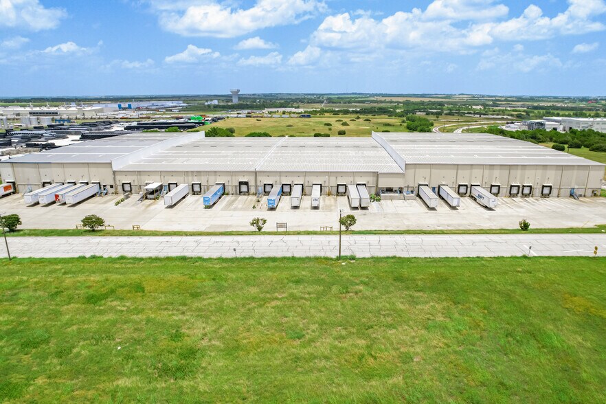 More Photos Of 2412 Wilsonart Dr, Temple Warehouse For Lease