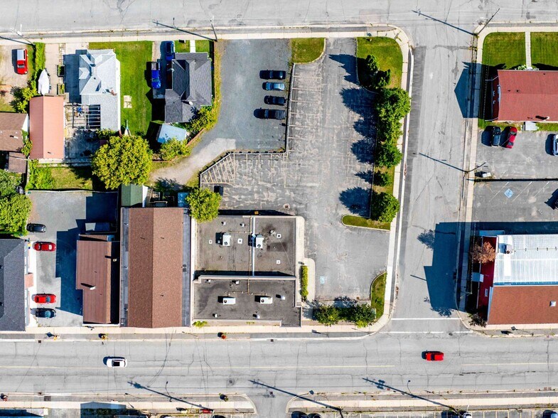 More Photos Of 29 Main St E, Chelmsford Office For Sale