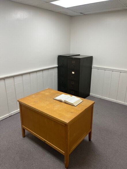 More Photos Of 735 Park Dr, Alton Office For Sale