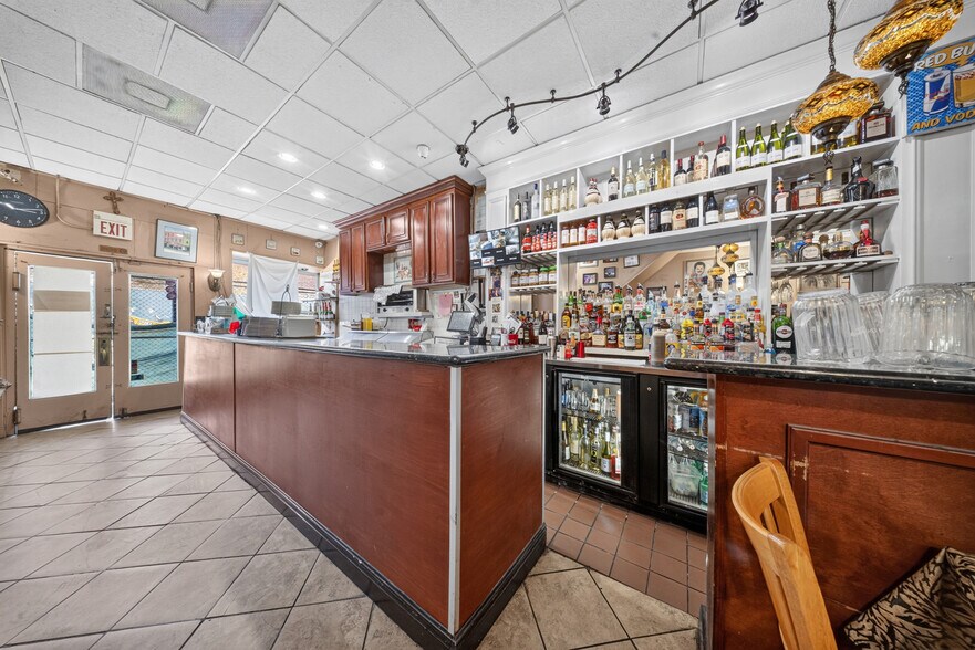 More Photos Of 933 Decatur St, New Orleans Storefront For Sale