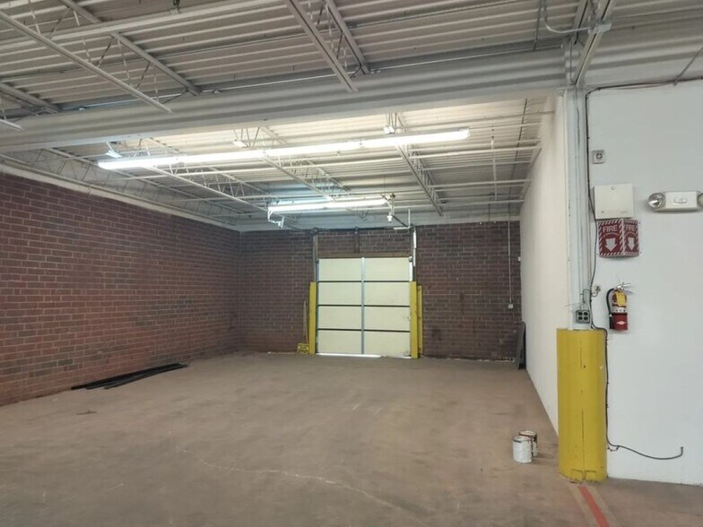 More Photos Of 1516 F Ave SE, Hickory Warehouse For Lease