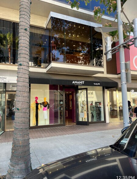 More Photos Of 9625-9647 Brighton Way, Beverly Hills Storefront Retail Office For Lease