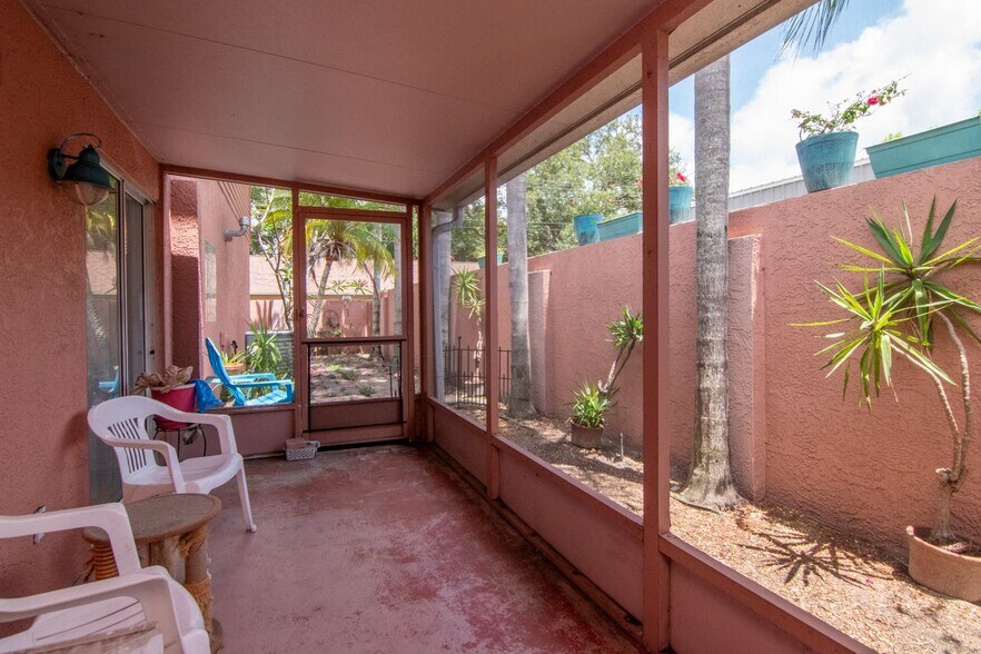 More Photos Of 10532 67th Ave, Seminole Specialty For Sale