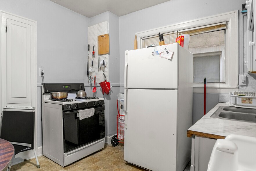 More Photos Of 1205 Garfield Ave, Lincoln Park Apartments For Sale
