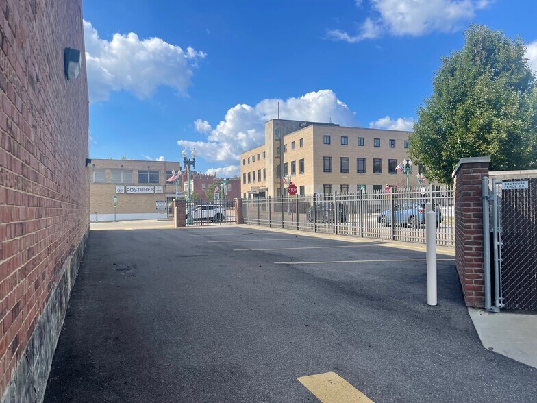 More Photos Of 530 Walnut Ave NE, Canton Storefront Retail Office For Sale