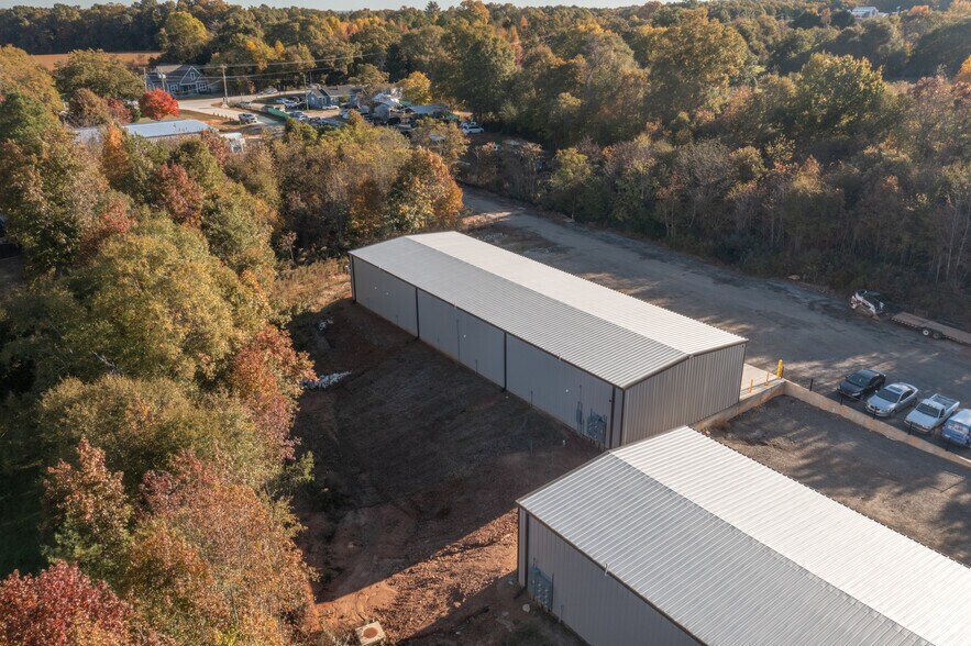 More Photos Of 1729 Locust Hill Rd, Greer Showroom For Lease