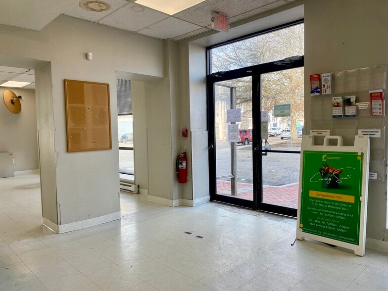 More Photos Of 76 Broadway, Newport Apartments For Lease