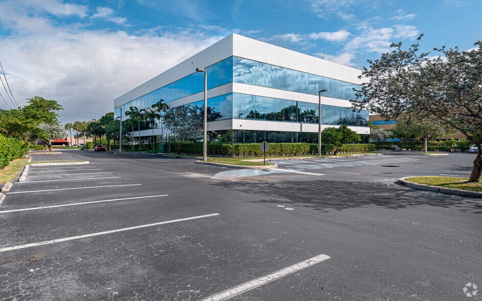 More Photos Of 1000 NW 65th St, Fort Lauderdale Office For Lease
