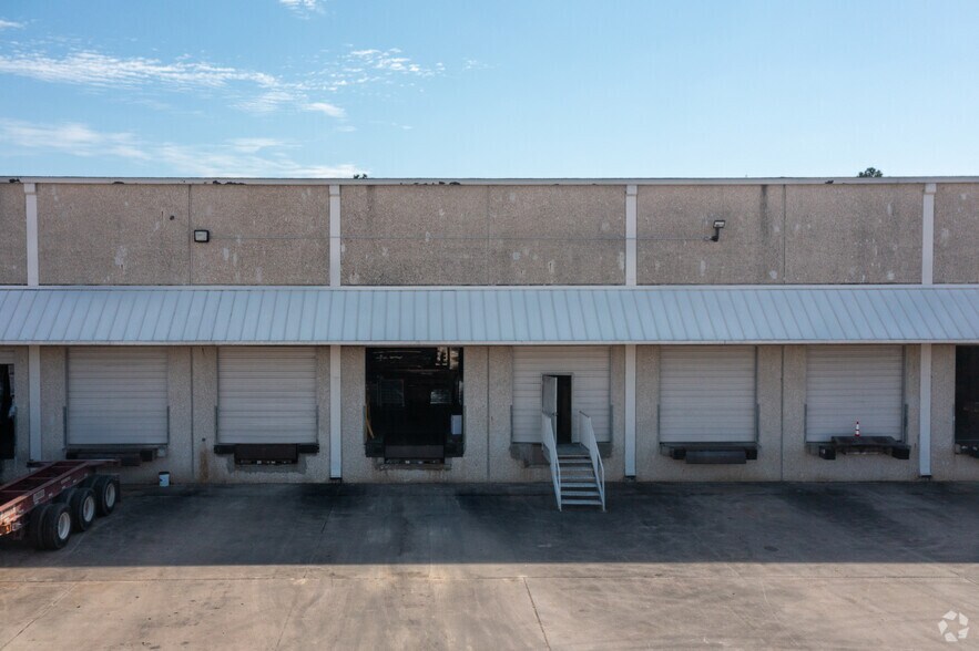 More Photos Of 3600 Brittmoore Rd, Houston Distribution For Lease