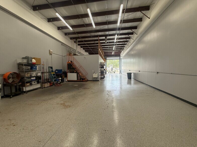 More Photos Of 7270 114th Ave, Largo Distribution For Sale