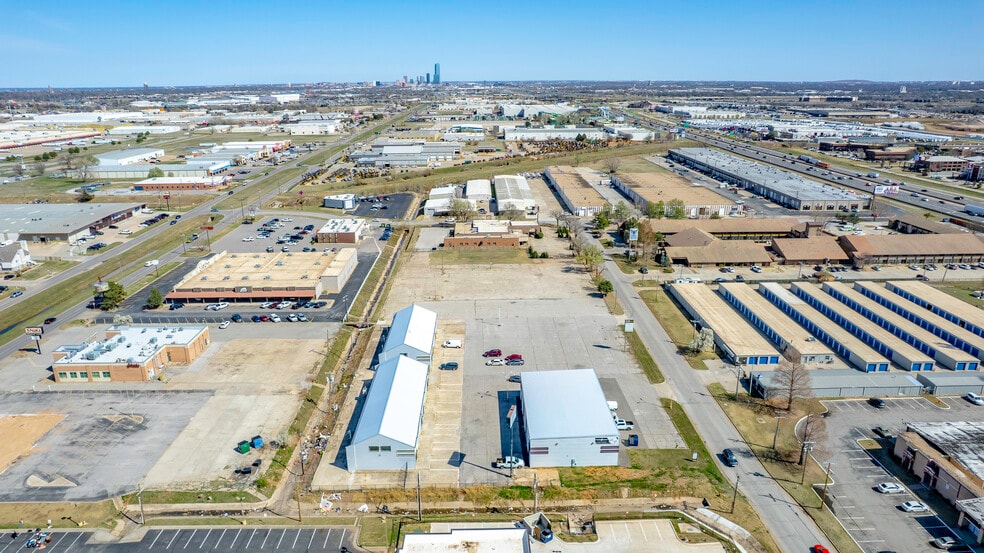 More Photos Of 4403-4411 SW 3rd St, Oklahoma City Showroom For Sale