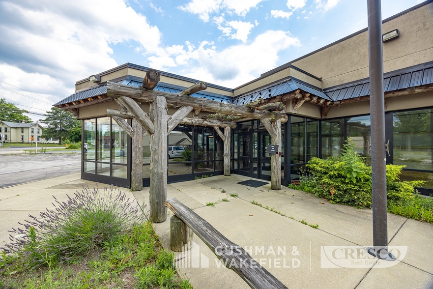 More Photos Of 8269 E Washington St, Bainbridge Village General Retail For Sale