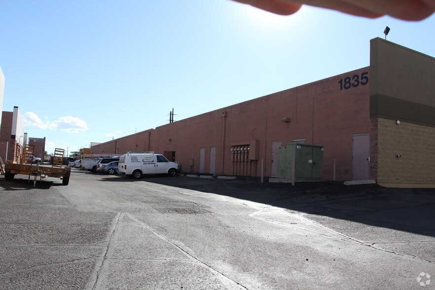 More Photos Of 1835 S Alvernon Way, Tucson Storefront Retail Office For Lease