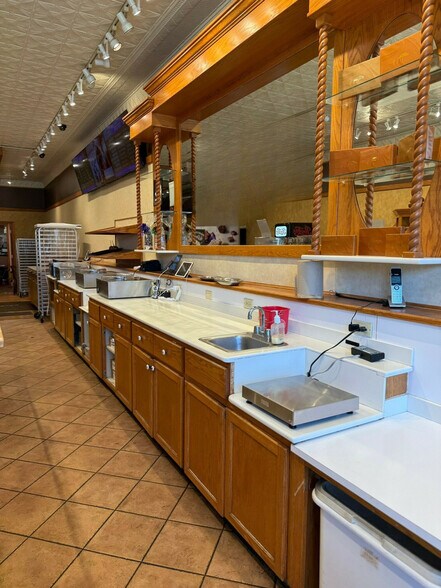 More Photos Of 50B S LaGrange Rd, La Grange Storefront For Lease