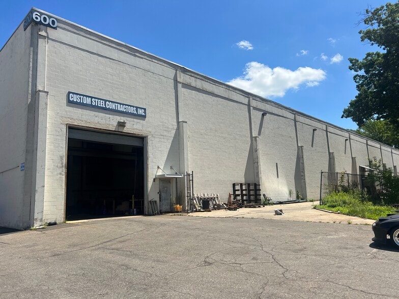 More Photos Of 1460 Livingston Ave, North Brunswick Warehouse For Lease