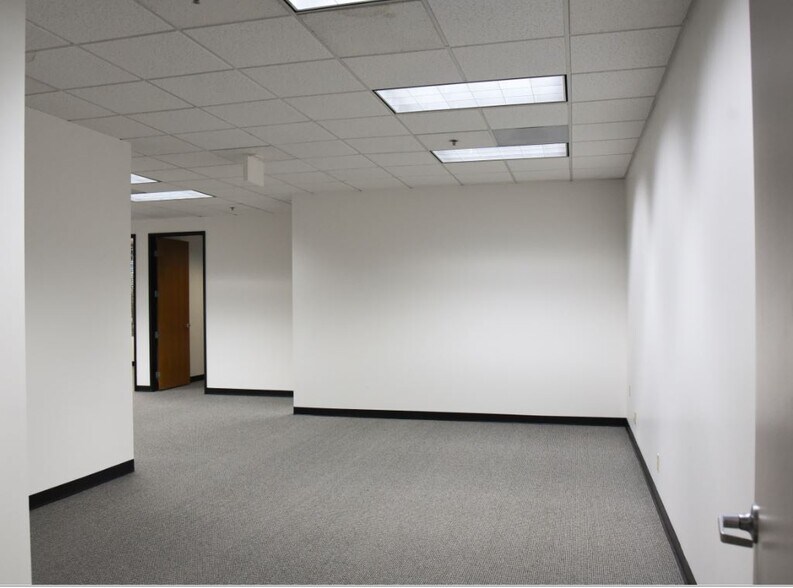 More Photos Of 23792 Rockfield Blvd, Lake Forest Office For Lease