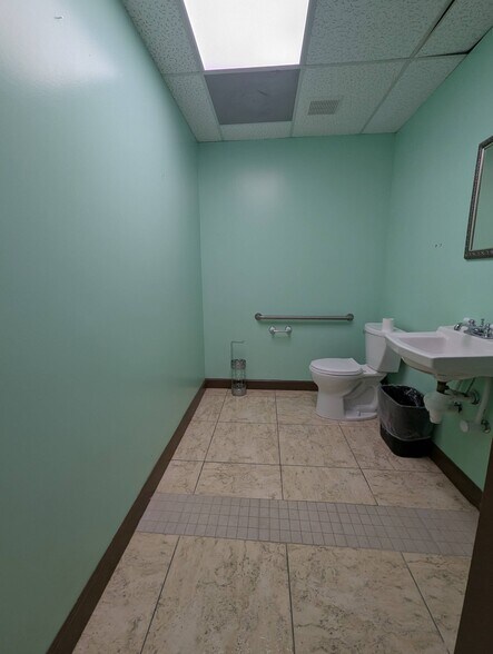 More Photos Of 701 NW Federal Hwy, Stuart Medical For Lease