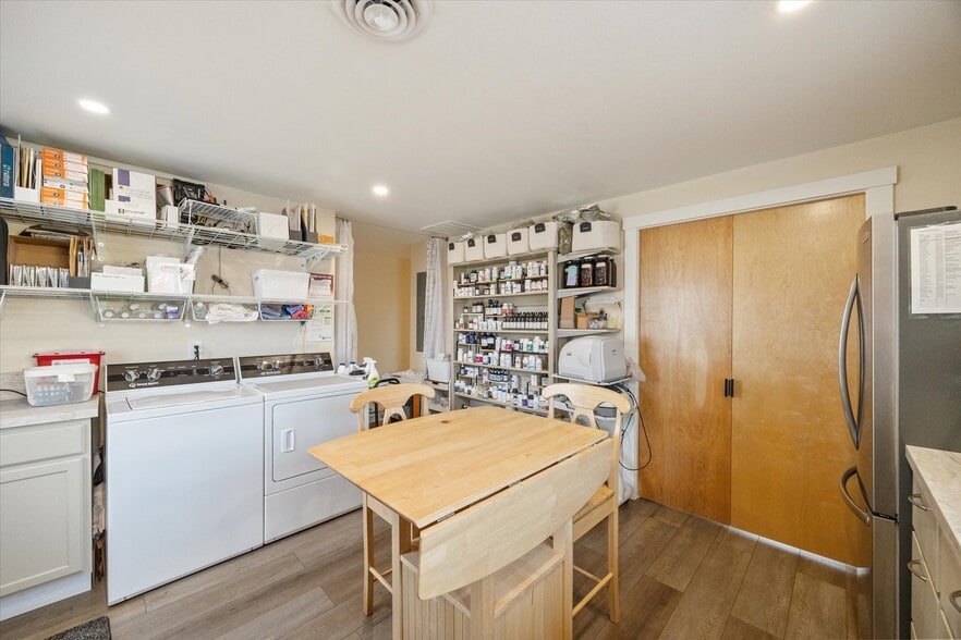 More Photos Of 615 SE 1st Ave, Canby Office For Sale