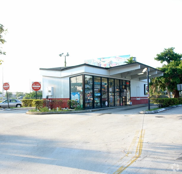 Primary Photo Of 4050 SW 21st St, Fort Lauderdale Convenience Store For Sale