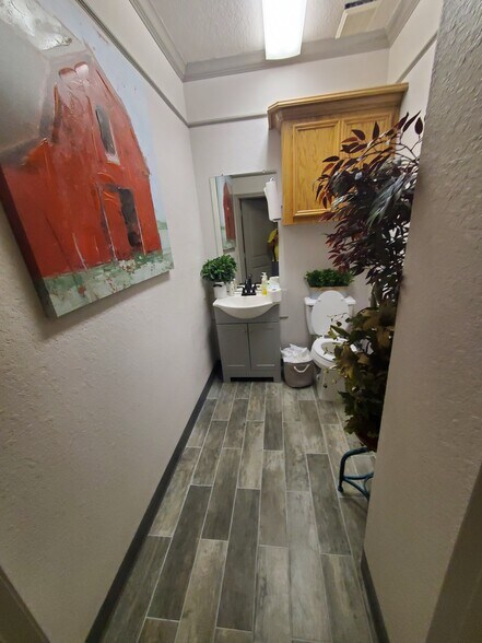 More Photos Of 1700 FM 517 Rd E, Dickinson Loft Creative Space For Lease