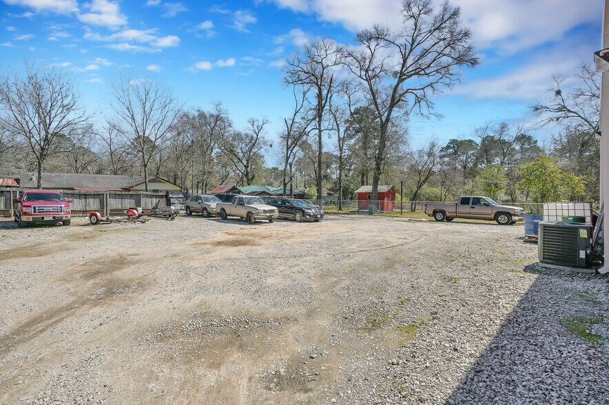 More Photos Of 1308 N Frazier St, Conroe Service For Sale