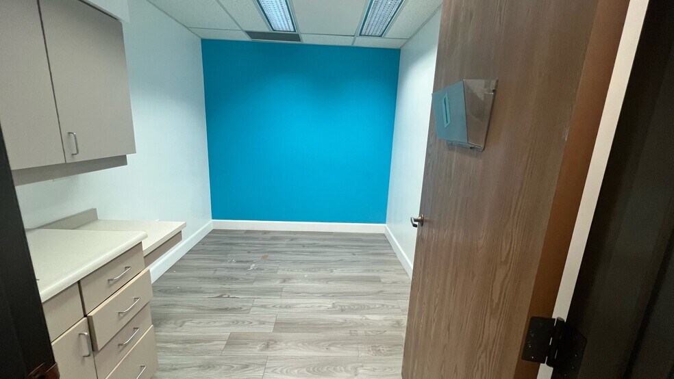 More Photos Of 44215 15th St W, Lancaster Medical For Lease