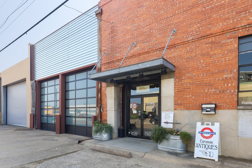 More Photos Of 100 Riveredge Dr, Dallas Warehouse For Sale