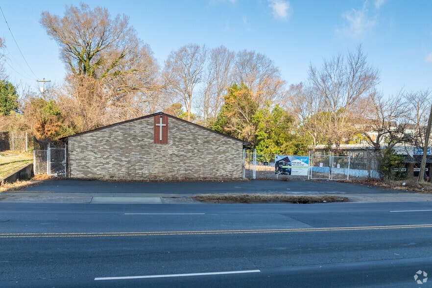 More Photos Of 2640 S Tryon St, Charlotte Office For Sale