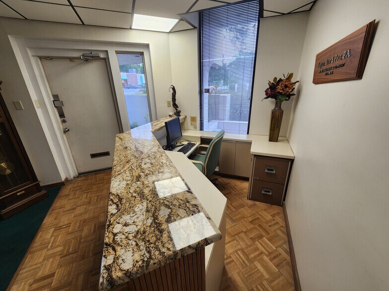 More Photos Of 747 N Washington Blvd, Sarasota Office For Lease