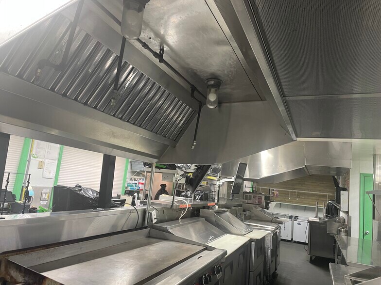 More Photos Of 94 E Route 66, Columbia Restaurant For Sale