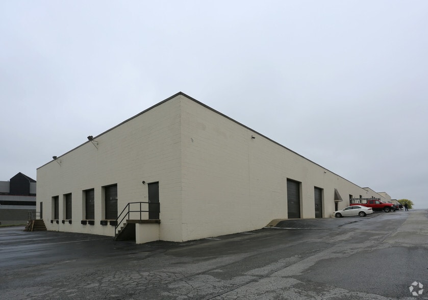 More Photos Of 325 Westtown Rd, West Chester Showroom For Lease