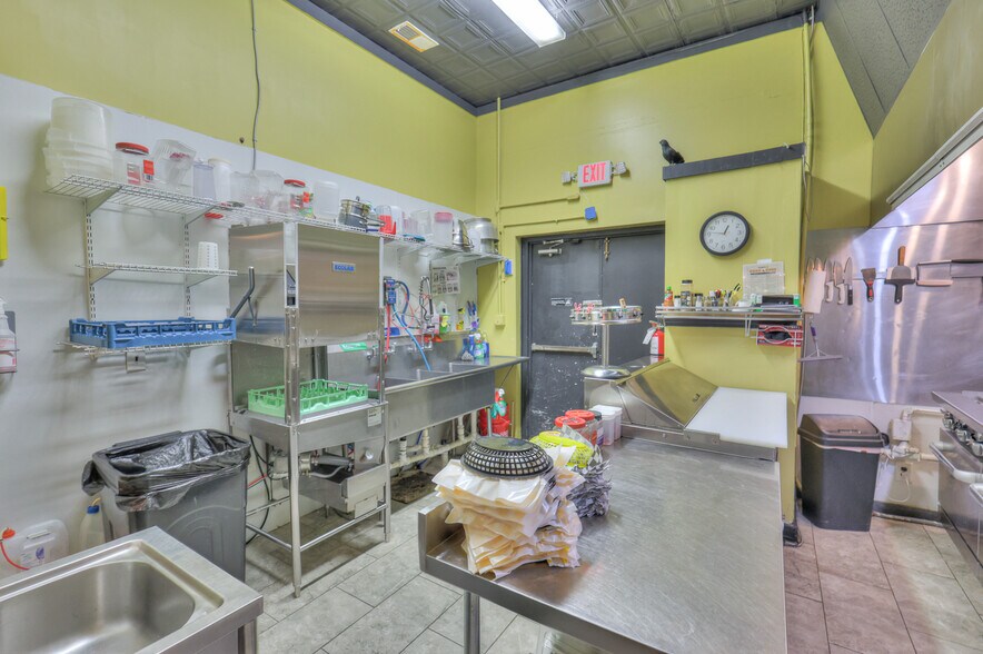 More Photos Of 108 W Walnut St, Smithville Restaurant For Sale