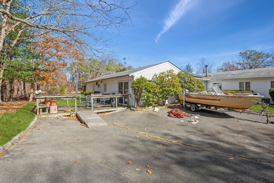 More Photos Of 626 Canal Rd, Mount Sinai Office For Lease