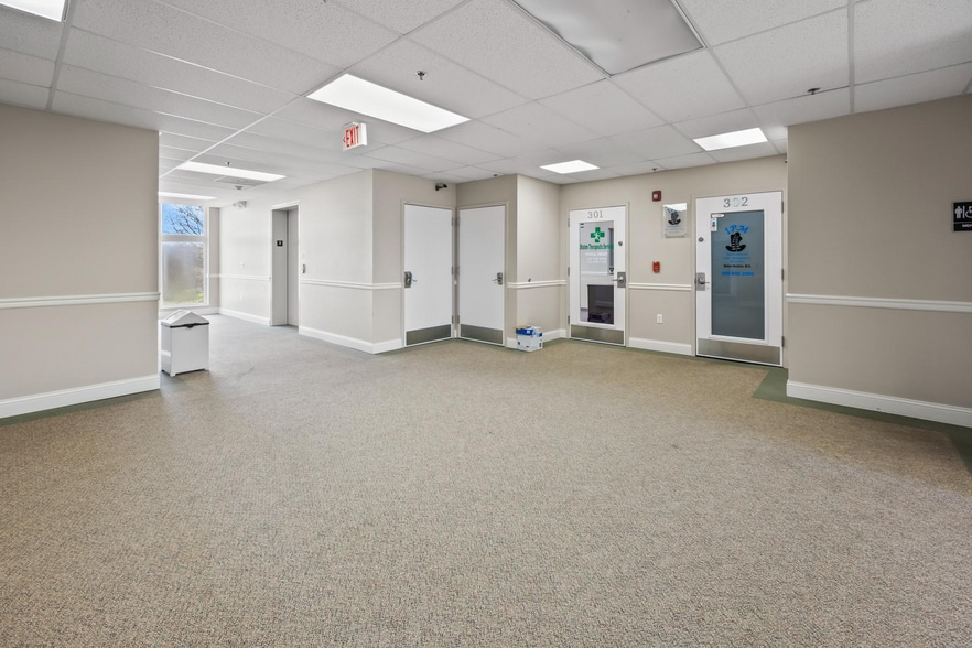 More Photos Of 1374 Whitehorse Hamilton Square Rd, Hamilton Office For Sale