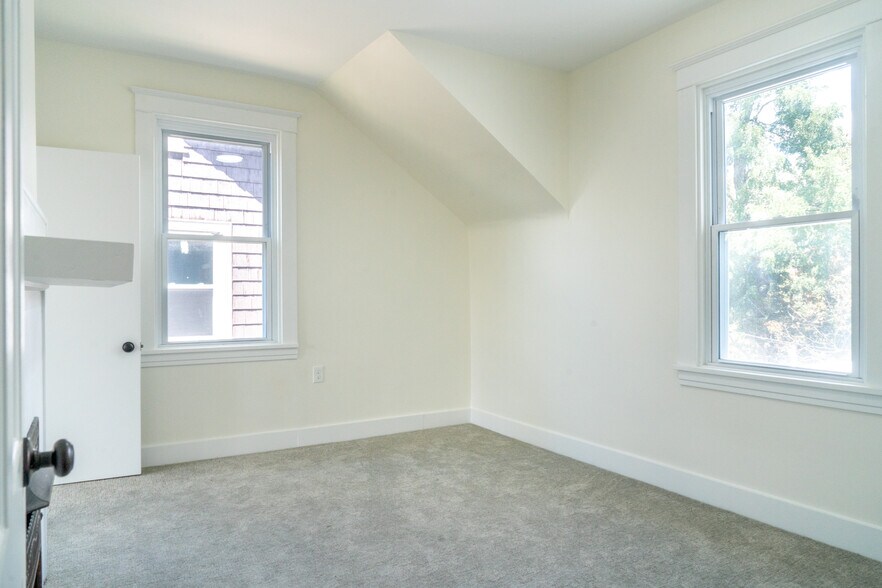 More Photos Of 2860 Perrysville Ave, Pittsburgh Funeral Home For Sale