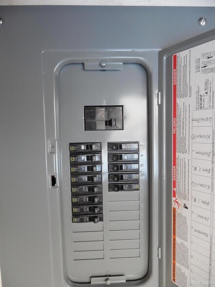 More Photos Of 31 Trimountain Ave, South Range Bar For Sale