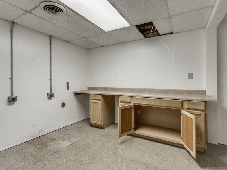 More Photos Of 5835 S Pennsylvania Ave, Oklahoma City Medical For Sale