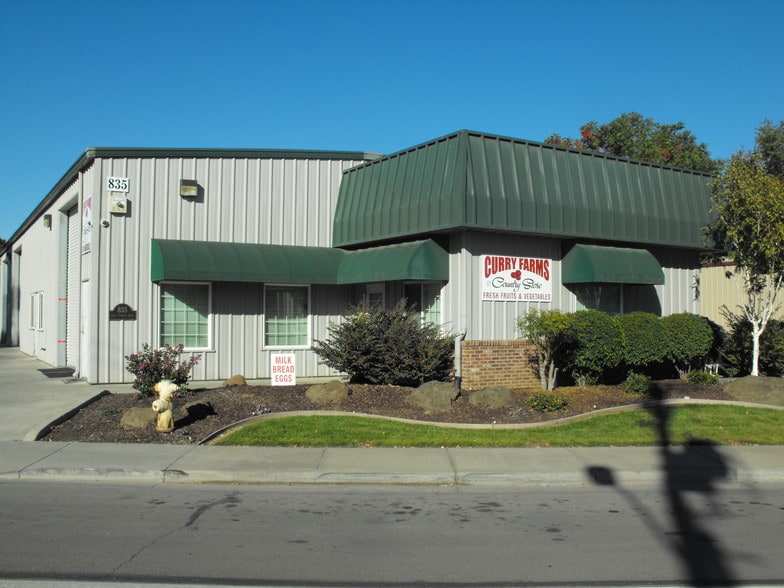More Photos Of 835 E Turner Rd, Lodi Warehouse For Lease