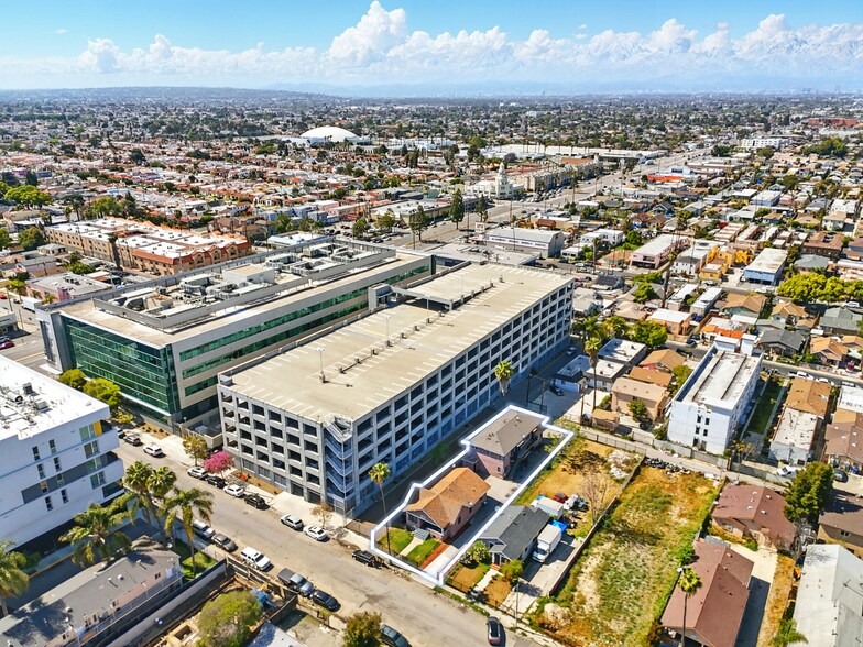 More Photos Of 925 W 84th St, Los Angeles Apartments For Sale