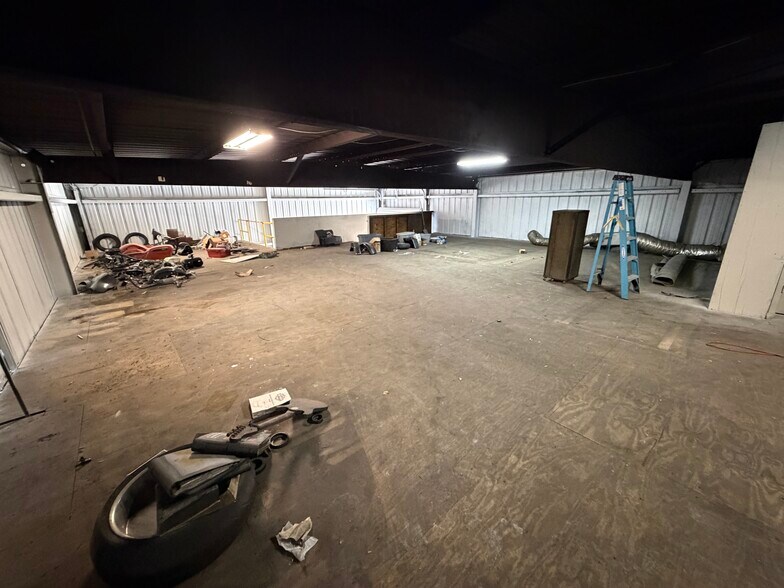 More Photos Of 15921 N Florida Ave, Lutz Warehouse For Sale