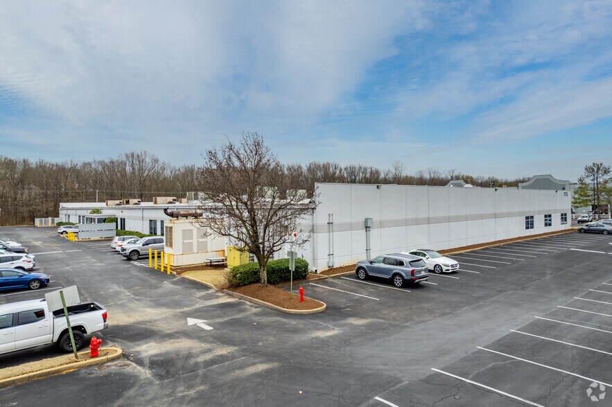 More Photos Of 1725 Shelby Oaks Dr N, Memphis Flex For Lease