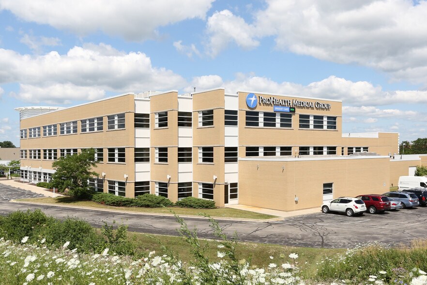 1185 Corporate Center Dr, Oconomowoc, WI 53066 Medical Office For
