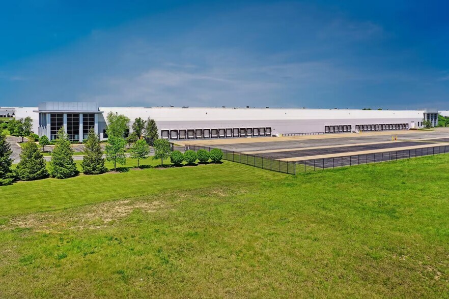 More Photos Of 2301 Ellis Ct, New Lenox Distribution For Lease