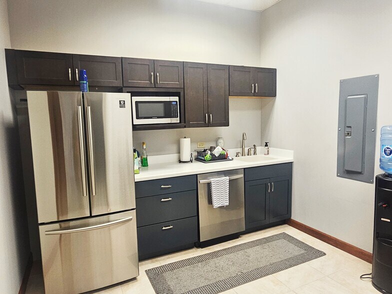 More Photos Of 20635 Abbey Woods Ct N, Frankfort Loft Creative Space For Sale