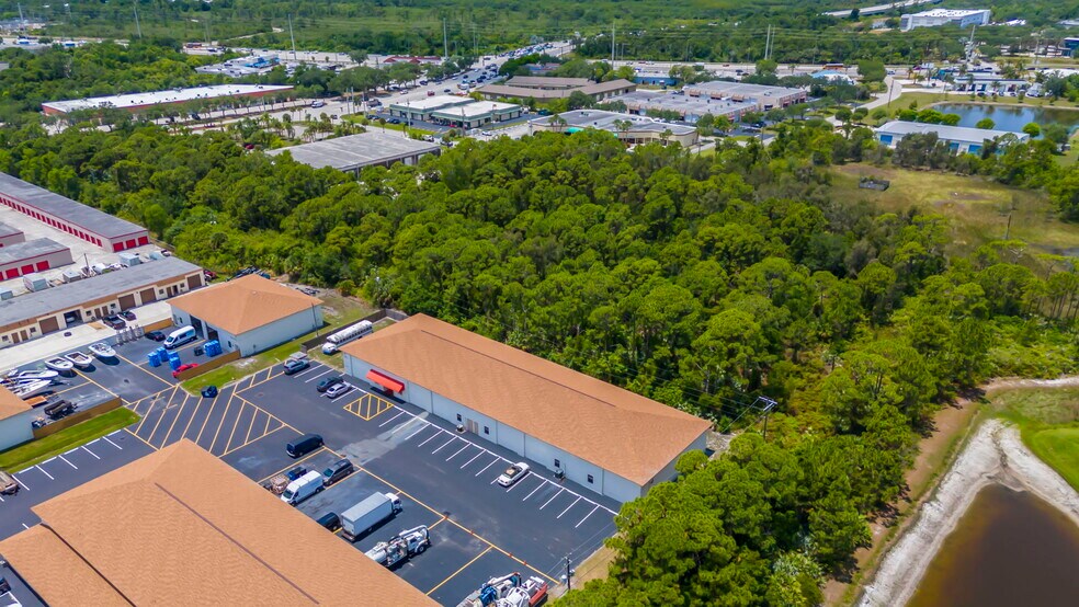 More Photos Of 1013 SE Holbrook Ct, Port Saint Lucie Warehouse For Sale