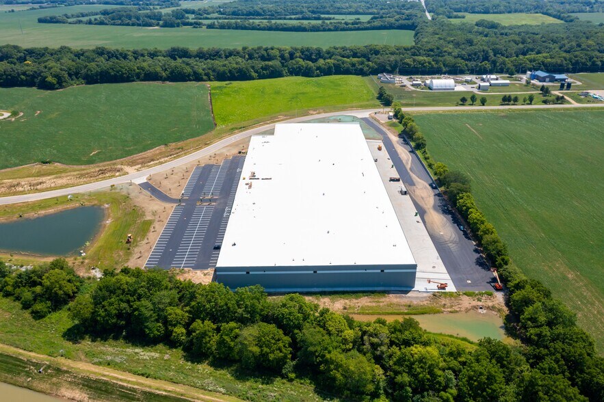 More Photos Of 161 Kenmore Blvd, Commercial Point Industrial For Sale