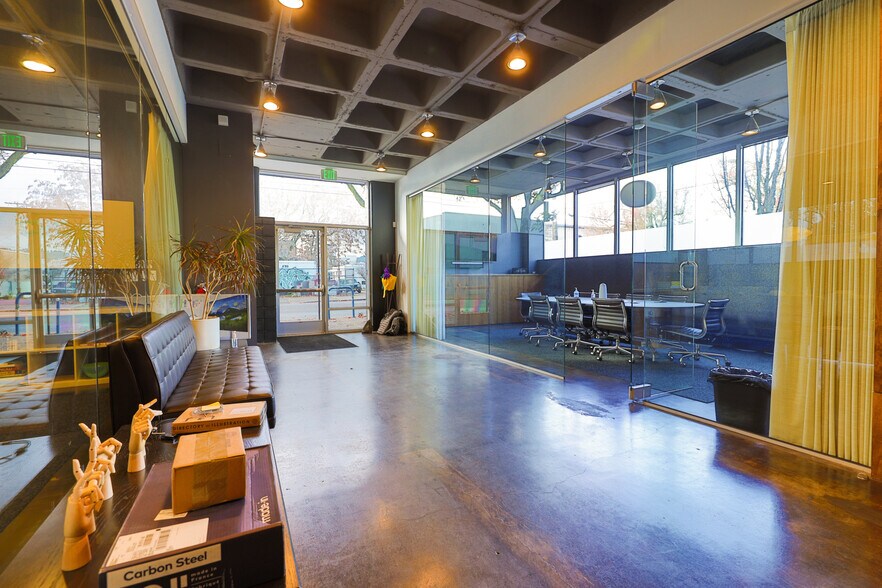 More Photos Of 1700 SE 11th Ave, Portland Office For Sale