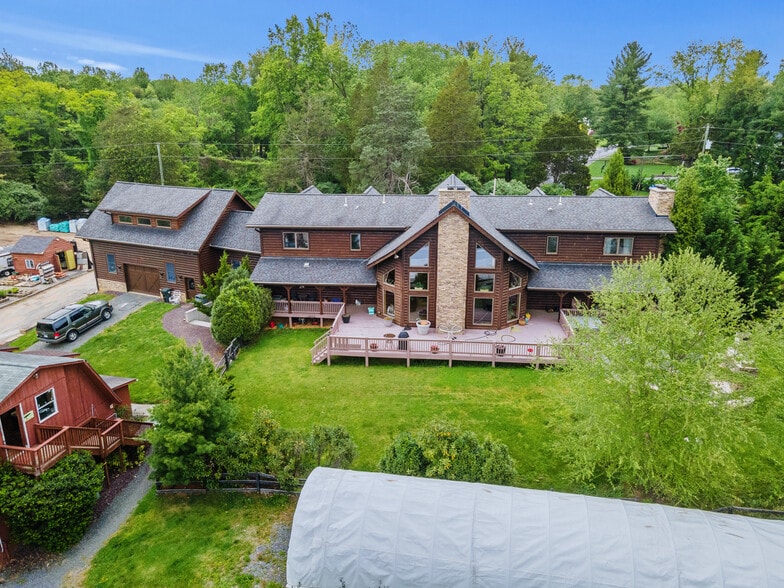 More Photos Of 11501 Popes Head Rd, Fairfax Garden Center For Sale